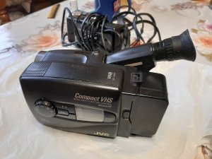Кассетная видеокамера JVC