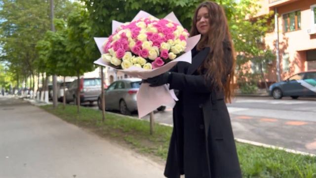 101 роза Аква + белая в букете - 4990₽ смотреть онлайн