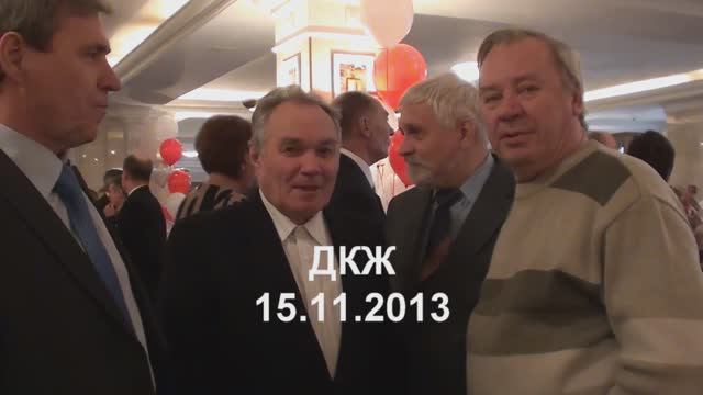 Новосибирский ИВЦ, ветераны и молодежь в фойе ДКЖ в ожидании торжества в честь 40 летия ИВЦ