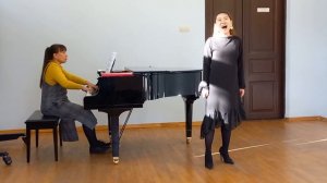 Русская народная песня ''Травушка-муравушка'' -поёт Хэ Цзинвань
