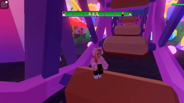 Побег от красивой но очень злой куклы Долла в мире игрушек Roblox! Obby.