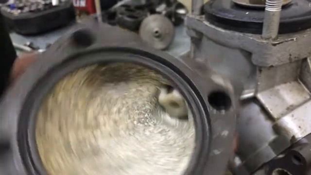 Manteniento a la bomba de tractor de diafragmas смотреть онлайн