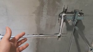 РЕМОНТ КВАРТИРЫ СВОИМИ РУКАМИ.  прокладка труб в штробе.