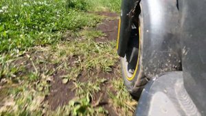 По луже на электросамокате