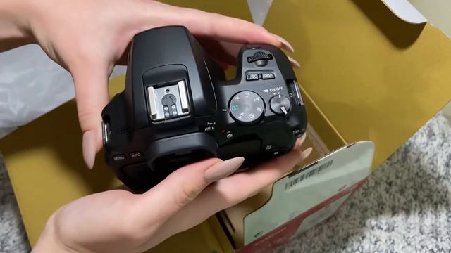 Распаковка Canon Eos 250d EF-S 18-55 IS STM Kit 2020 год смотреть онлайн