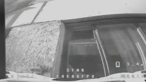 Коля тренируется.