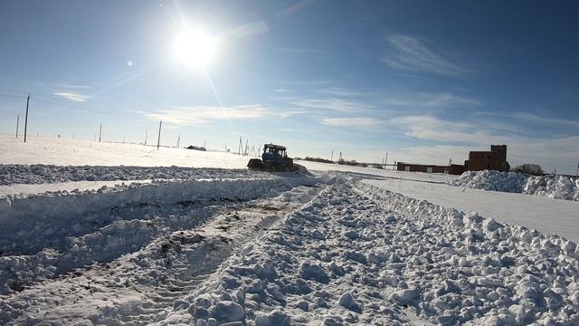 ХТЗ Т150. Чистка снега. Зима 2022 смотреть онлайн