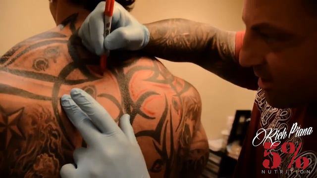 Rich Piana's new back tattoo смотреть онлайн