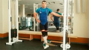 Отведение бедра в кроссовере / тренажёре: техника выполнения