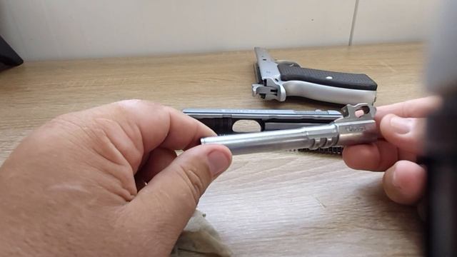 Как чистить пистолет. смотреть онлайн