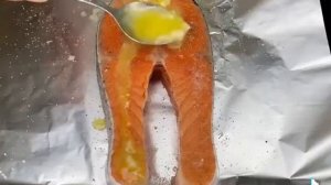 запекаем красную рыбу в фольге