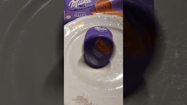 Spinning Milka Choco Wafer