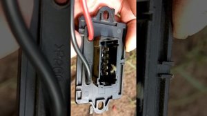 Эпопея с проводкой на мегане, часть 2. Паленый запах в салоне