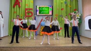 танцевальный коллектив, "живое зеркало" с станциальной композицией, "школа-это дневники".