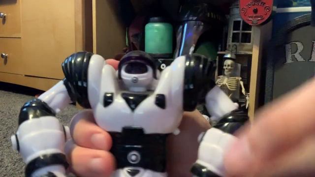 Mini RoboSapien V1 смотреть онлайн