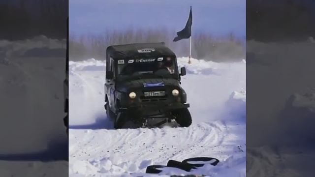 УАЗ в прыжке, сломал передний мост. смотреть онлайн