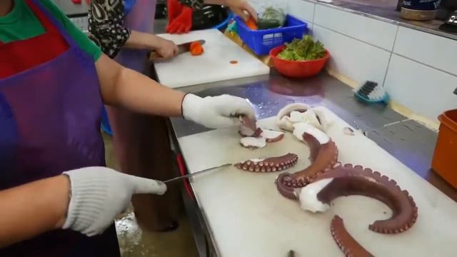 В КОРЕЕ ЖИВОЙ ЗДОРОВЫЙ ОСЬМИНОГ!!! НАКОНЕЦ!!! смотреть онлайн