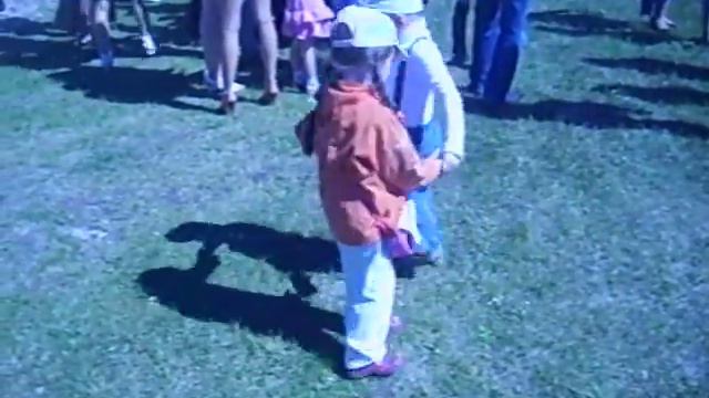 Артем с Эвелиной танцуют в нарвском замке на празднике смотреть онлайн