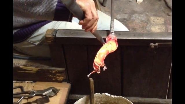 В ВЕНЕЦИИ МАСТЕРСКАЯ СТЕКЛОДУВА МУРАНСКОЕ СТЕКЛО
