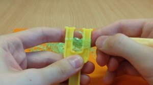 Клевер из резинок на рогатке и крючке