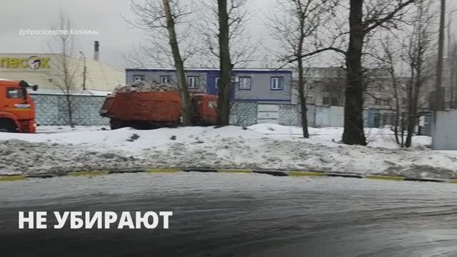 Петербург продолжает страдать из-за плохой уборки улиц от снега и льда