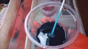 Эксперимент с пищевыми красителями. Смешиваю цвета и крашу бумажную лозу