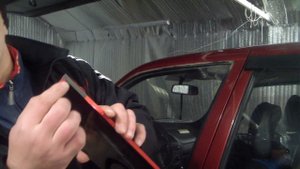 Как Наклеить Дефлекторы Окон (Дождевики). Как отодрать старый скотч - клей?