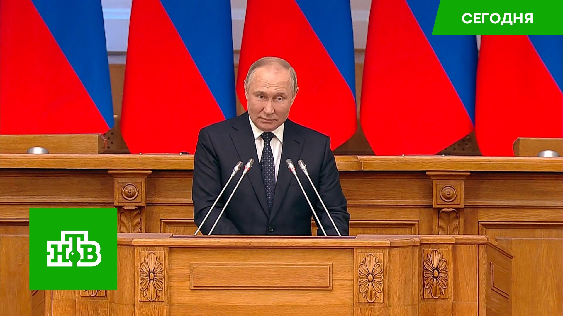 Спецоперация, санкции и индексация пенсий: о чем Путин говорил на Совете законодателей