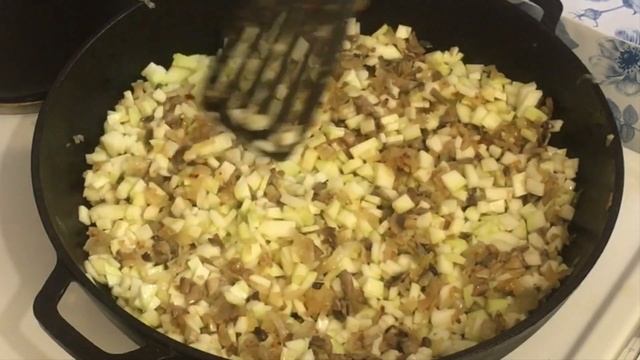 Молодые кабачки с шампиньонами  и яйцами - 20 минут и готово!
