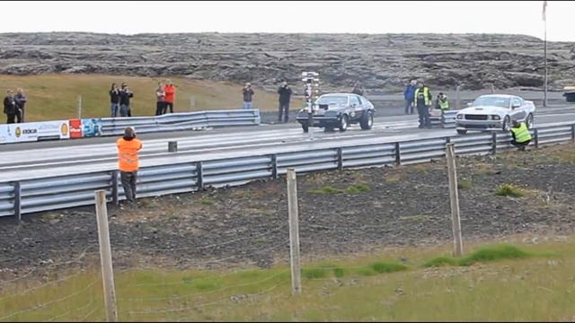 Chevy Monza vs Mustang Saleen Sterling Edition смотреть онлайн