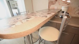 МАЛЕНЬКАЯ, невероятно красивая и компактная КУХНЯ с барной стойкой | КухОбзор, проект и цена