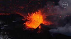 Извержение вулкана в Исландии сняли с дрона