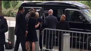 Хилари Клинтон теряет сознание на церемонии 9/11