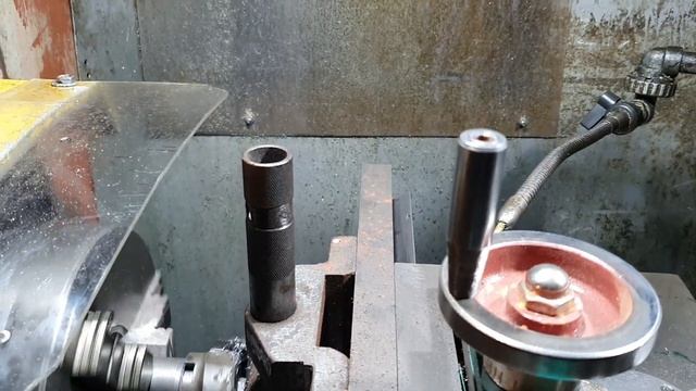 Фрезеровка на токарном 16Б16КП, крепление под резец смотреть онлайн