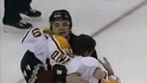Andrei Nazarov fights Polish enforcer Krzysztof Oliwa (2002)