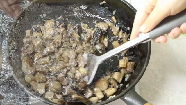 Куриные бедрышки с грибами и картофелем?Приятного просмотра. смотреть онлайн