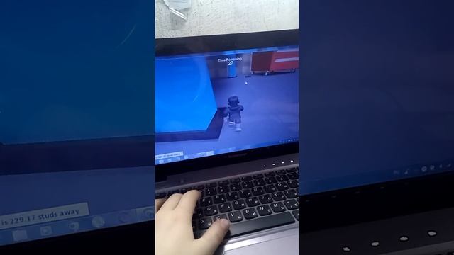 играем в hide and seek#roblox смотреть онлайн