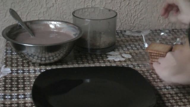 Быстрый торт с кремом из сметаны, сгущенки и какао