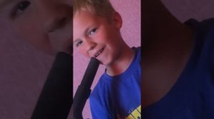 Мальчик и пылесос