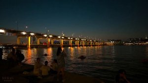 Ночная прогулка по мосту Банпо в Сеуле, Радужный фонтан в лунном свете - Korea Travel 4K HDR