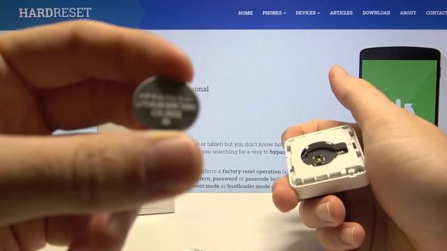 How to Install Battery on Xiaomi Mi Temperature and Humidity Monitor 2 смотреть онлайн