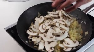 Как приготовить пасту с беконом и грибами