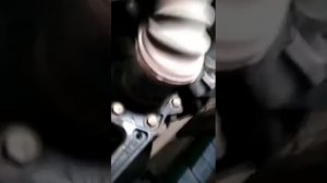 Тоета хайлюкс ,снятие рулевой рейки ( обязательно выкручиваем руль в лево до упора и фиксирует )