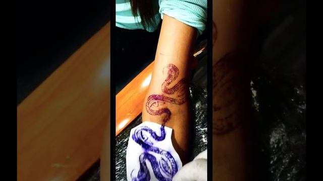 Tattoo hand girls snake tattoo with boy friends eyes tattoo crate idea allen3dtattoohouse