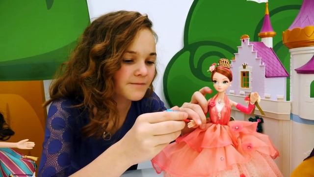 Куклы для девочек — Соня Роуз — Играем в одевалки с принцессами