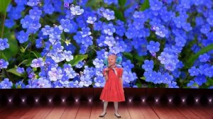 «Белый, синий, красный» Борисова Аня (6 лет). Постановка голоса у детей онлайн. Песня про флаг.