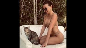 Седокова сделала фото в купальнике, еле прикрывающем ее прелести