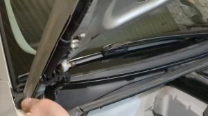 Замена упоров/стоек/газ лифтов капота BMW