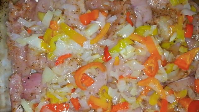 ОБАЛДЕННАЯ КУРИЦА В ДУХОВКЕ с овощами. Быстро приготовить курицу. Вкусно приготовить курицу. смотреть онлайн