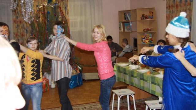 новый год в кругу друзей смотреть онлайн